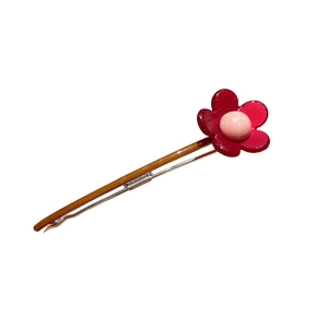 Fermaglio per capelli a fiori con petali rosso scuro e base in metallo argentato chic