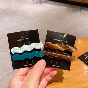 Wave-shaped acetate hair clip set in floral and amber patterns for stylish women
