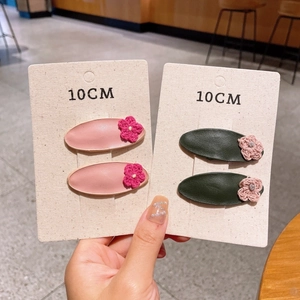 Détail de barrettes 10cm en cuir PU avec fleurs au crochet pour petites filles