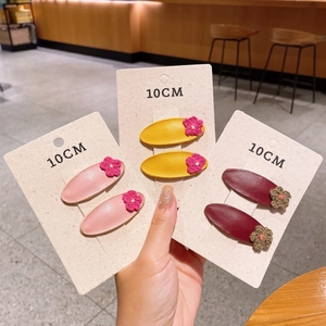 Barrettes à Cheveux BB en Cuir PU pour Enfants Faits à la Main Avec Fleur au Crochet Jolies Pinces Latérales pour Filles Accessoires