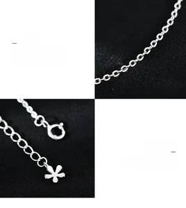 Vues macro de la texture de chaîne de collier papillon en argent S925 et du micro-sertissage