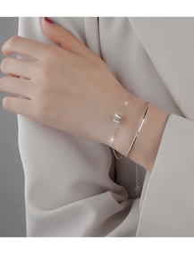 Detail of s925 silver double-layer bracelet set with micro-inlaid diamond cylinder