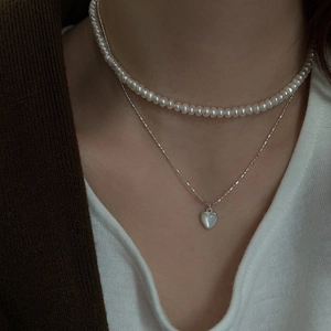 Collana a doppio strato in argento S925 con pendente a cuore in conchiglia e perle