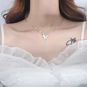 Élégant Collier Pendentif Papillon Avec Künstliche Perle Et Gland En Zircone Cuivre Plaqué Argent Sterling 925 Bijoux Pour Femmes