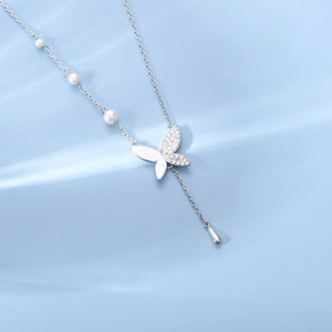Élégant collier papillon en argent s925 avec pierres scintillantes et perles pour femmes
