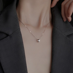 Collier Pendentif Petite Taille en Cuivre Zirconia pour Femmes Bijoux de Luxe Plaqués Or Rose Argent Accessoire Mode Minimaliste