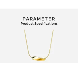 Détail d'un collier géométrique rectangle doré avec une chaîne maille serpent élégante