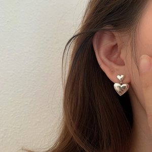 Élégantes boucles d'oreilles doubles cœurs en argent S925 avec fini poli miroir