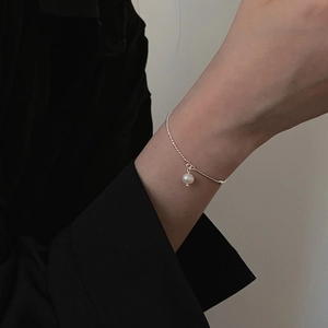Minimalist silver chain pearl bracelet for women with elegant single white bead accent
