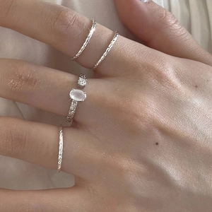 Anello Regolabile in Argento Sterling 925 da Donna Opale Ovale Zircone Rotondo Consistenza Martellata Gioielli Eleganti Minimalisti