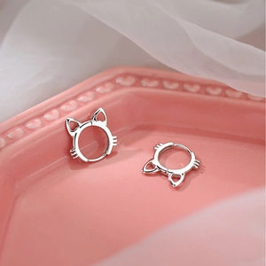 Elegant S925 sterling silver cat shaped hoop earrings on a pink heart relief tray