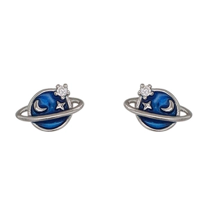 Eleganti orecchini a perno a pianeta blu in metallo argento con stelle scintillanti