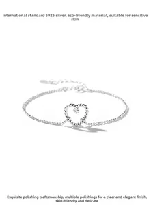 Dettaglio del bracciale a cuore in argento sterling S925 con design a corda e perline