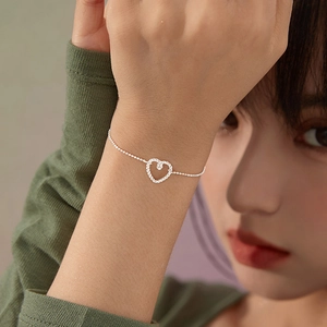 Bracciale a sfere in argento S925 con ciondolo a cuore in corda intrecciata da donna