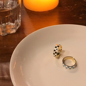 Minimalist checkerboard open rings in black and blue patterns with gold metal lining