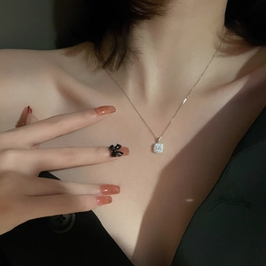 Collana con Pendente Quadrato in Zirconia Placcata Platino in Rame a Catena Sottile Elegante Girocollo Scintillante per Donna Matrimonio Festa Gioielli