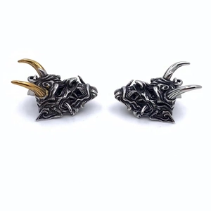 Collana con pendente maschera Hannya in acciaio al titanio con corna dorate e drago