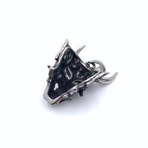 Ciondolo teschio di drago con corna stile punk in acciaio argento vintage per tutti