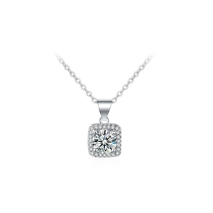 Elegante collana con pendente quadrato in zircone e catena sottile a maglia O in argento