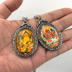 Pendentif vintage thangka en acier titane avec figurines religieuses pour hommes et femmes