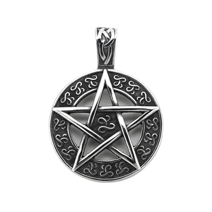 Detailopname van vintage roestvrijstalen Viking hexagram pentagram hanger