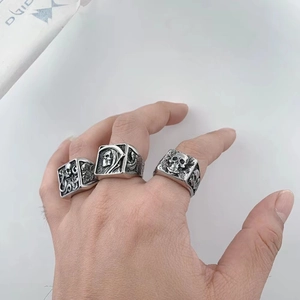Gothic punk schedel ringen set in vintage zilver met motieven van de dood en roos