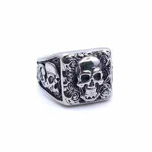 Gothic schedel- en rozenring voor heren van roestvrij staal met vintage punkreliëf