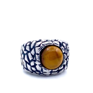 Macro detail of men's stainless steel ring with tiger eye stone and scale textures