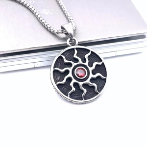 Retro Titanium Steel Sun Flower Round Pendant Necklace Red Rhinestone Inlaid Distressed Hip Hop Jewelry Gift For Men Women