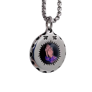 Hip Hop Praying Hands Pendant Necklace For Men Vintage Stainless Steel Religious Round Pendant With Box Chain Jewelry Accessory