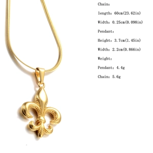 Detailansicht der 60cm Schlangenkette und des goldenen Lilienanhängers mit Maßen
