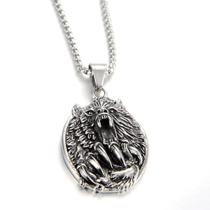 Retro stainless steel necklace featuring a vintage wolf head pendant and box chain