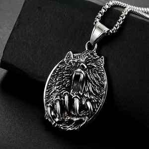Vintage bear wolf pendant necklace in stainless steel with detailed beast carving
