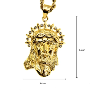 Pendentif Jésus doré avec strass et dimensions précises de 5,5 cm par 3,6 cm