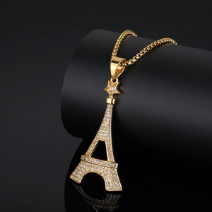 Pendentif Tour Eiffel doré avec oxydes de zirconium et chaîne maille vénitienne