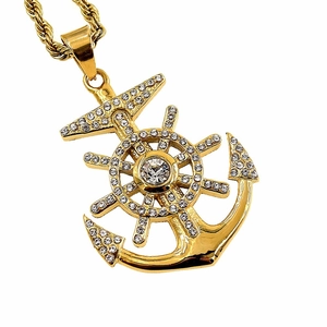 Collana hip hop dorata con ciondolo ad ancora e timone decorata con pietre di zirconia