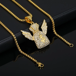 Collier hip hop avec pendentif sac d'argent à ailes et strass en finition dorée