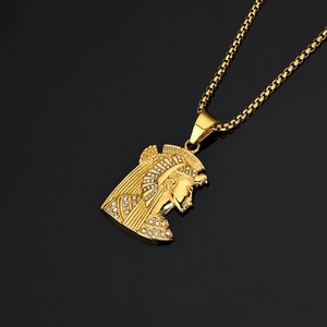 Collier avec pendentif Sphinx Pharaon doré et zircons pour homme style hip hop chic