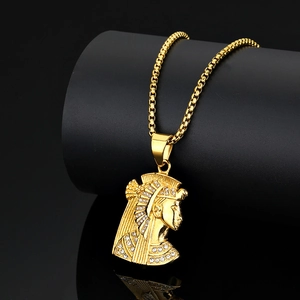 Collier Cléopâtre égyptienne dorée avec cristaux et chaîne box style hip hop chic