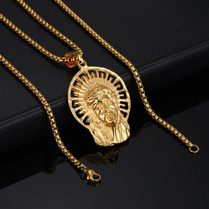 Collier avec pendentif Jésus en acier inoxydable doré avec auréole et chaîne vénitienne