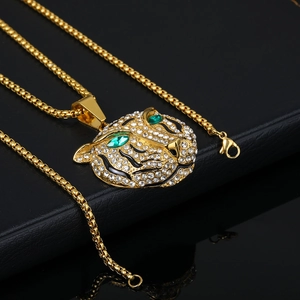 Collier pendentif tête de léopard plaqué or hip hop avec strass et yeux en gemme verte