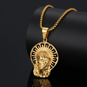 Collier avec pendentif Jésus classique en acier inoxydable plaqué or et chaîne vénitienne