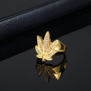 Bague feuille d'érable hip hop en acier titane plaqué or avec zircons brillants