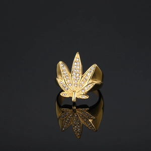 Bague feuille d'érable hip hop plaquée or avec zircons étincelants sertis en micro-pavé