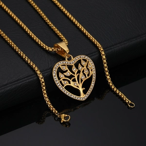 Gouden hartvormige levensboom ketting met witte zirkonia en een ronde boxketting