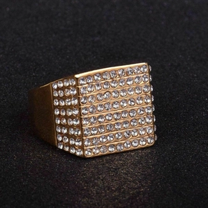 Bague hip hop carrée pour homme plaquée or sertie de cristaux de strass étincelants