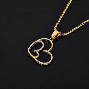 Elegante collana con ciondolo a doppio cuore placcata in oro 18 carati con zirconi bianchi
