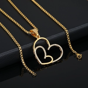 Elegante collana con ciondolo a doppio cuore placcata oro 18k con pietre di zircone