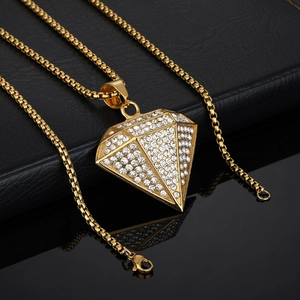 Collana da uomo con ciondolo a forma di diamante placcato oro e cristalli stile hip hop
