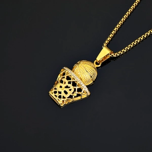 Collier hip hop plaqué or avec pendentif basketball numéro 23 et détails en zircon